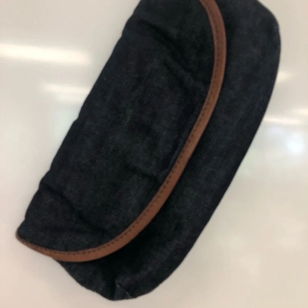 Lucky Brand Cute and Functional Denim With Leather Trim Wristlet - Picture 3 of 11